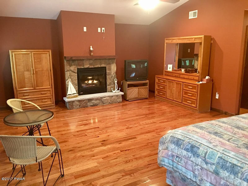 1099 Deer Valley Road Lake Ariel, PA 18436 - Photo 14 of 45