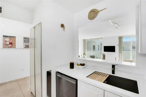 $369,000 | 7800 Collins Avenue, Unit 502, Miami Beach, FL 33141