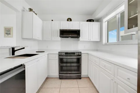 $369,000 | 7800 Collins Avenue, Unit 502, Miami Beach, FL 33141