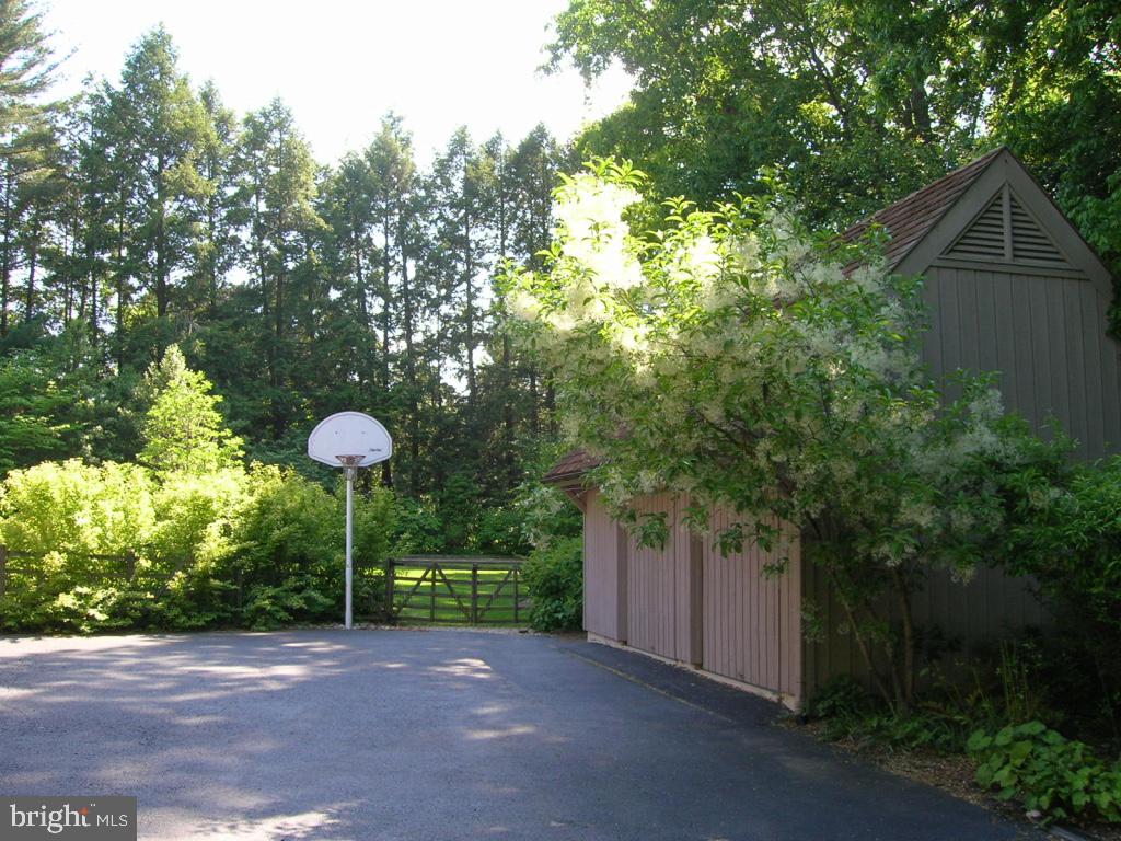 1650 Ridley Creek Road Media, PA 19063 - Photo 43 of 51 2 Car Detached Garage