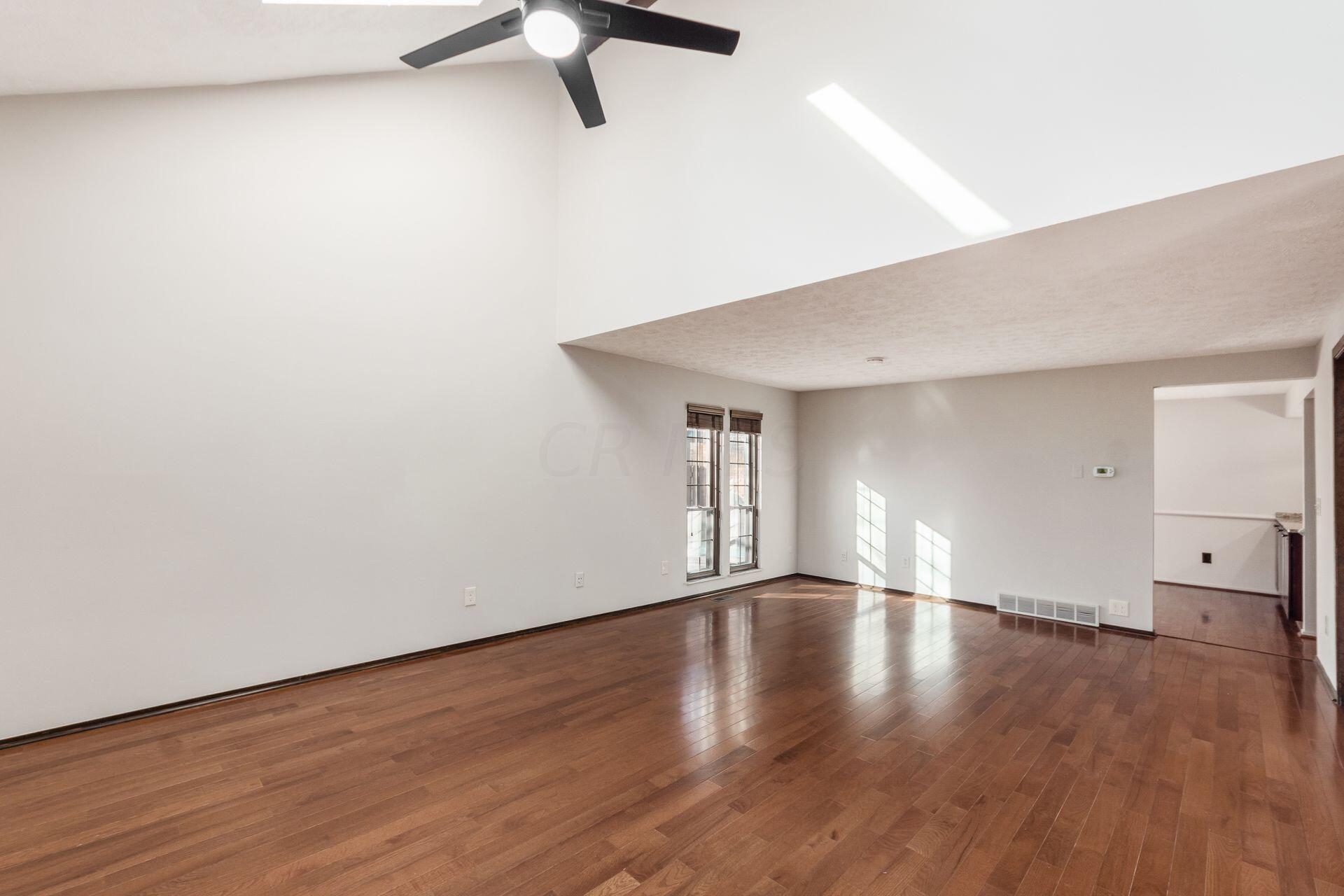 4743 Dierker Road, Unit 3 Columbus, OH 43220 - Photo 6 of 47 Living Area