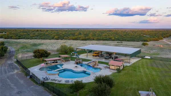 $12,200,000 | 3745 Cr 4006 Crystal City Tx 78839, Crystal City, TX 78839