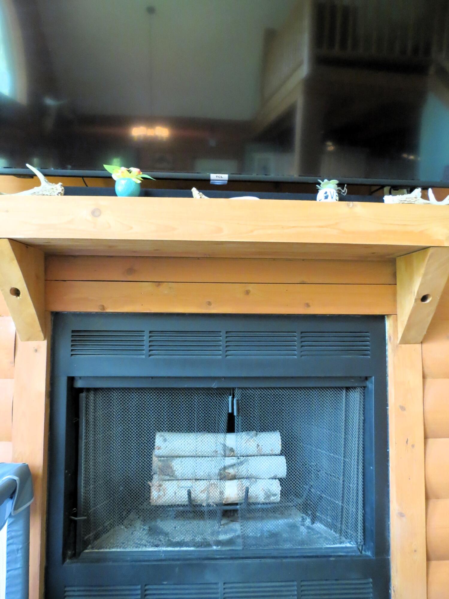 3370 Henry Road Jackson, MI 49201 - Photo 9 of 74 Wood fireplace