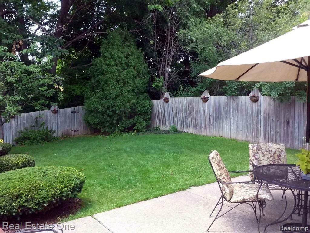 42487 Park Ridge Road Novi, MI 48375 - Photo 3 of 13 Backyard-2.jpg