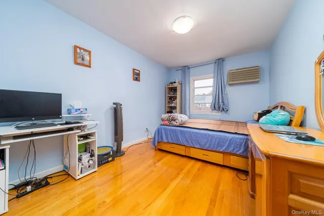 $998,000 | 166-61 17th Road | Clearview