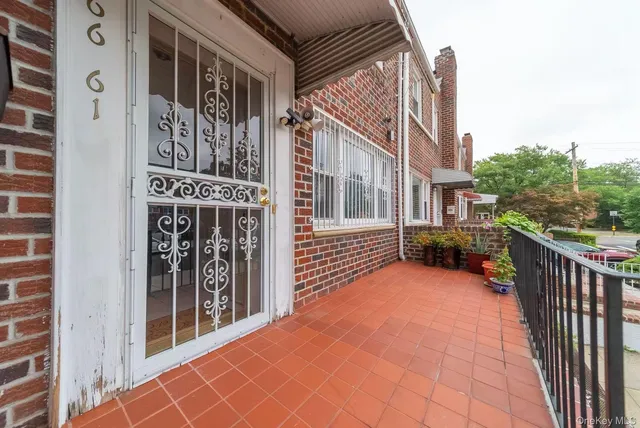 $998,000 | 166-61 17th Road | Clearview