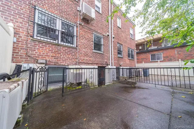 $998,000 | 166-61 17th Road | Clearview