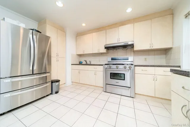 $998,000 | 166-61 17th Road | Clearview