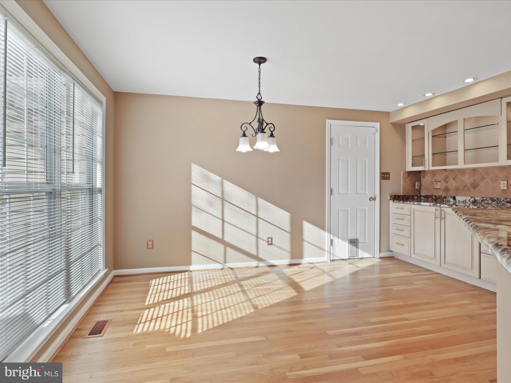 1554 Deer Point Way Reston, VA 20194 - Photo 13 of 69