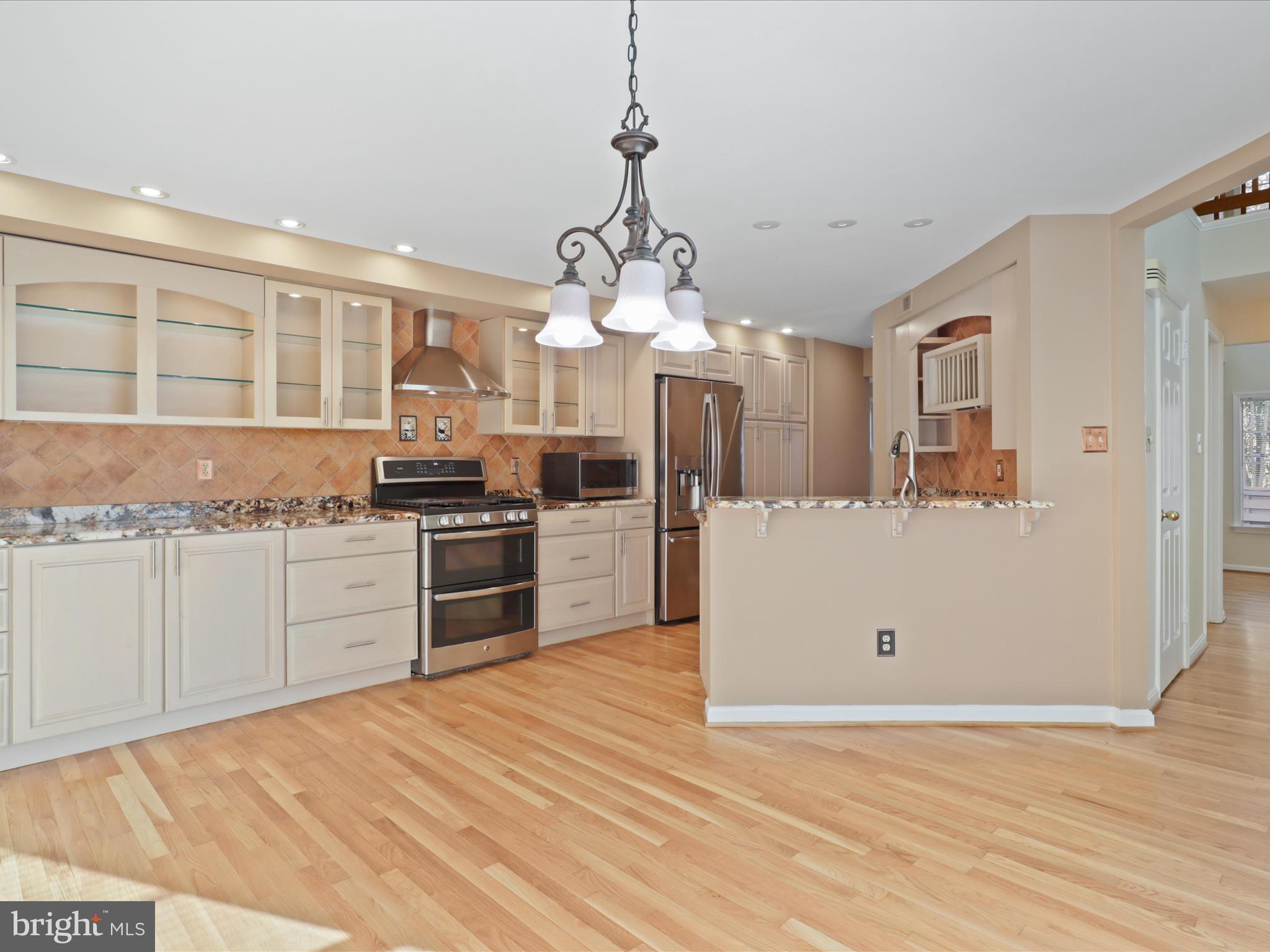 1554 Deer Point Way Reston, VA 20194 - Photo 15 of 69