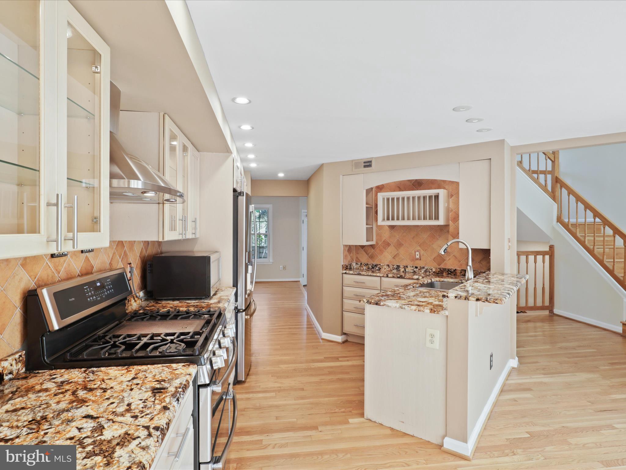 1554 Deer Point Way Reston, VA 20194 - Photo 17 of 69