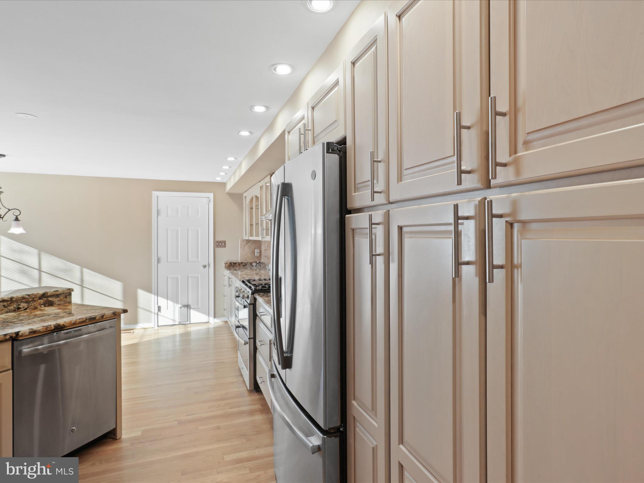 1554 Deer Point Way Reston, VA 20194 - Photo 18 of 69