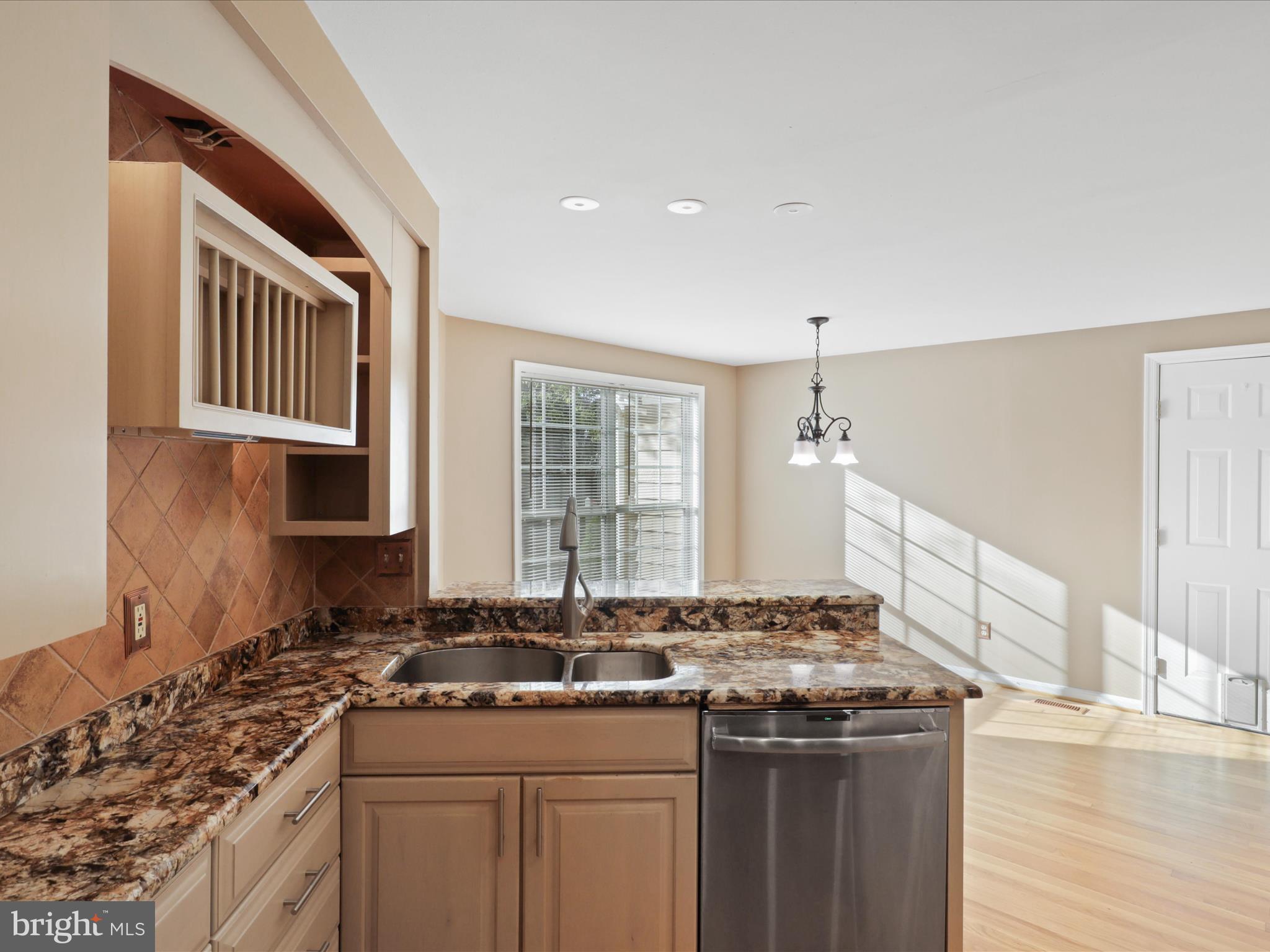1554 Deer Point Way Reston, VA 20194 - Photo 19 of 69