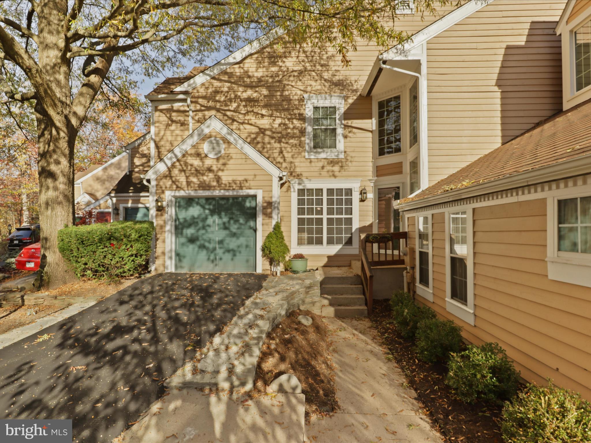 1554 Deer Point Way Reston, VA 20194 - Photo 3 of 69