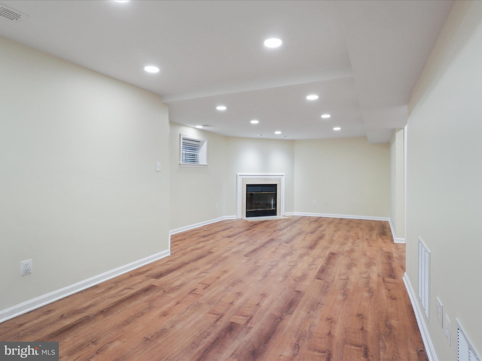 1554 Deer Point Way Reston, VA 20194 - Photo 34 of 69