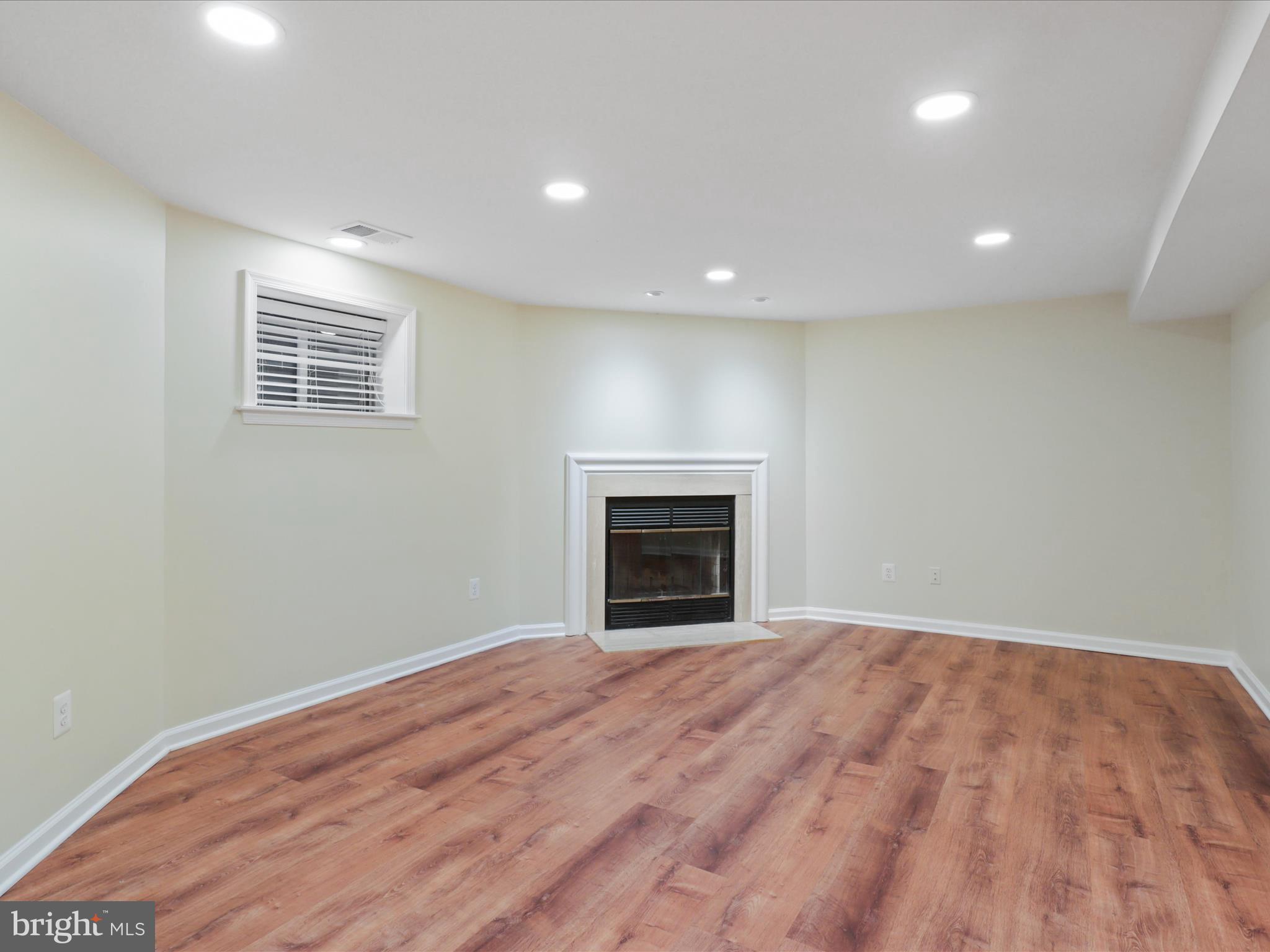 1554 Deer Point Way Reston, VA 20194 - Photo 35 of 69