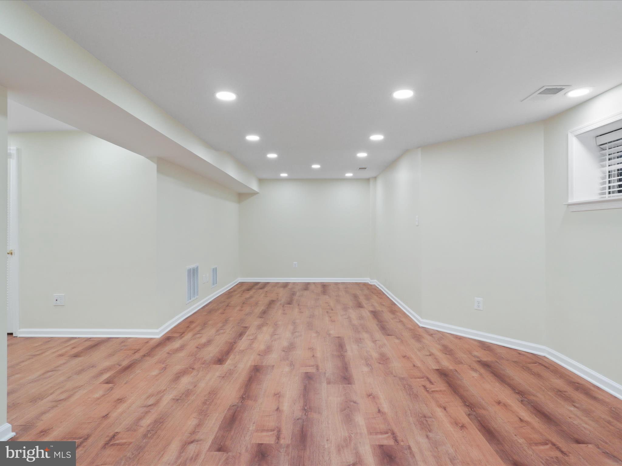 1554 Deer Point Way Reston, VA 20194 - Photo 36 of 69