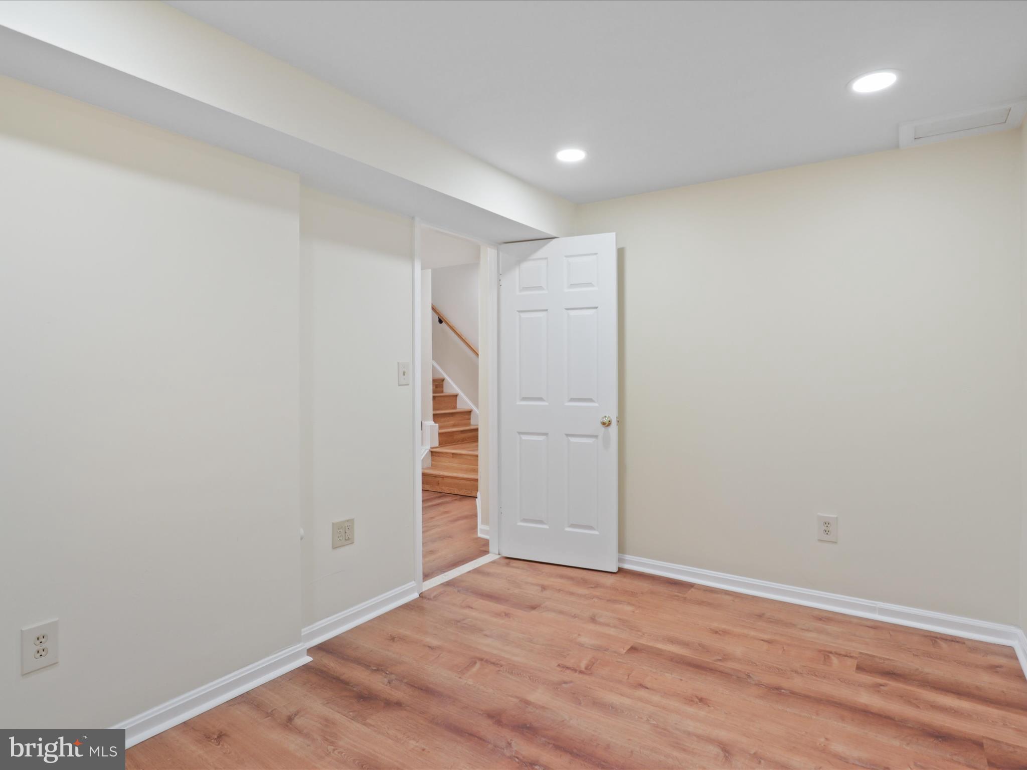 1554 Deer Point Way Reston, VA 20194 - Photo 39 of 69