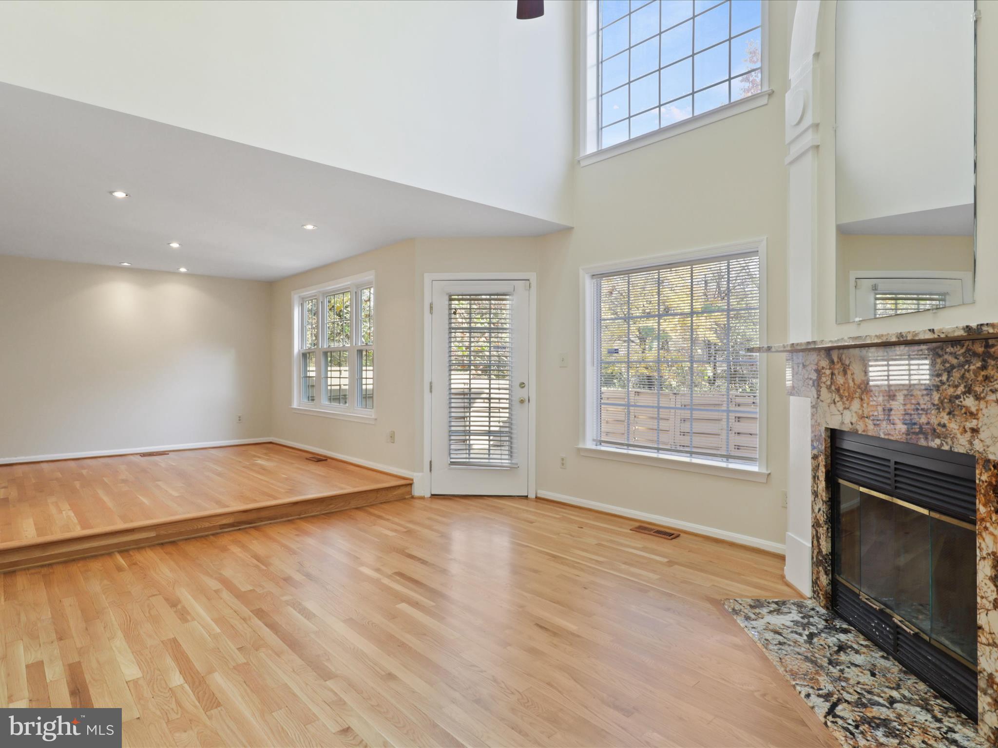 1554 Deer Point Way Reston, VA 20194 - Photo 7 of 69