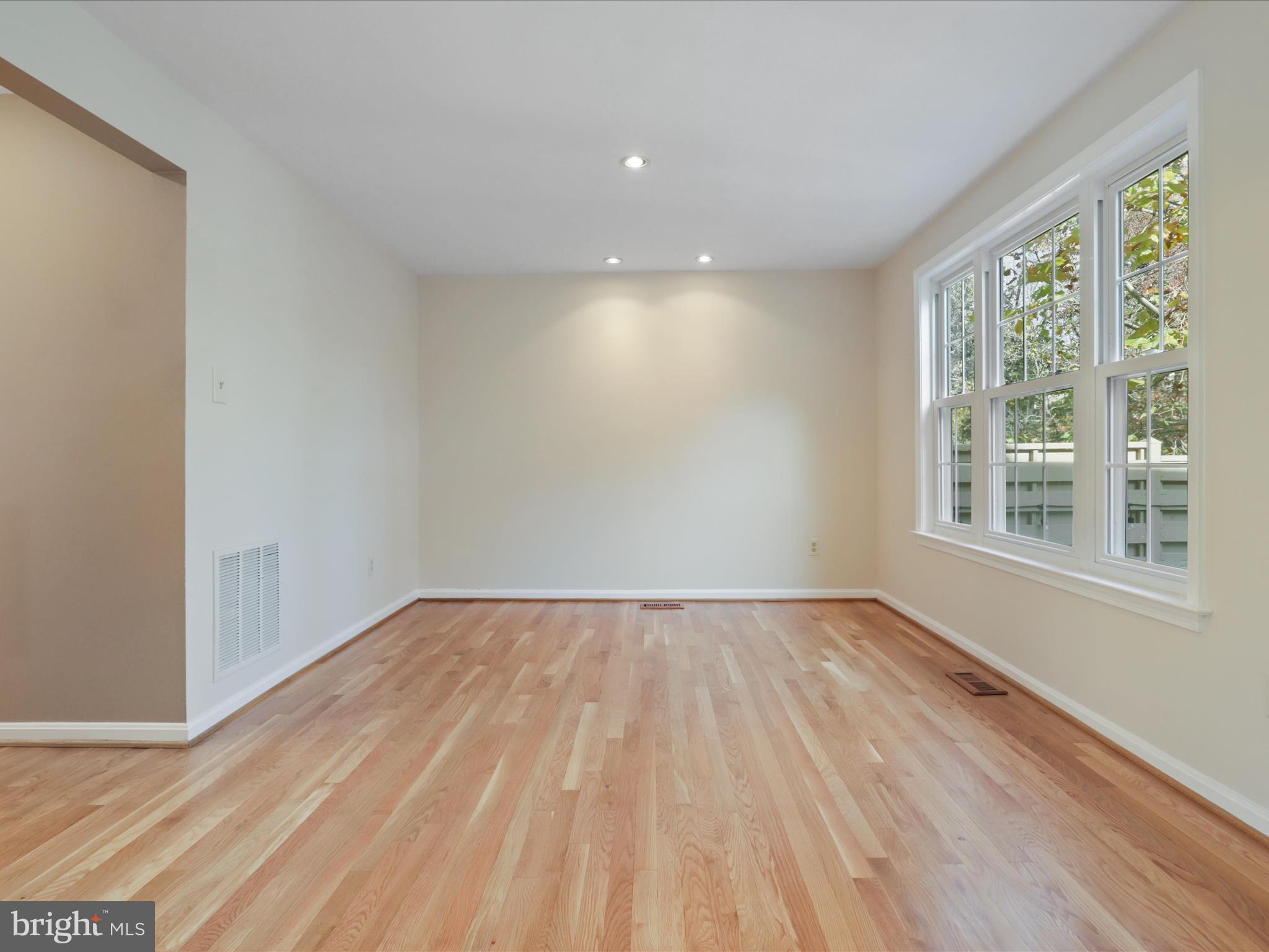 1554 Deer Point Way Reston, VA 20194 - Photo 10 of 69