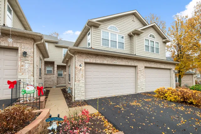 $385,000 | 4715 Auvergne Avenue, Unit 4715, Lisle, IL 60532