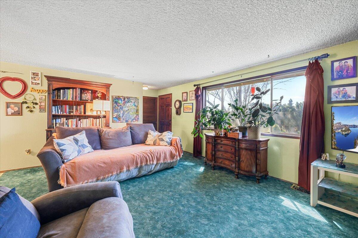 2280 Delta Waters Road Medford, OR 97504 - Photo 6 of 25 07-CI_0825