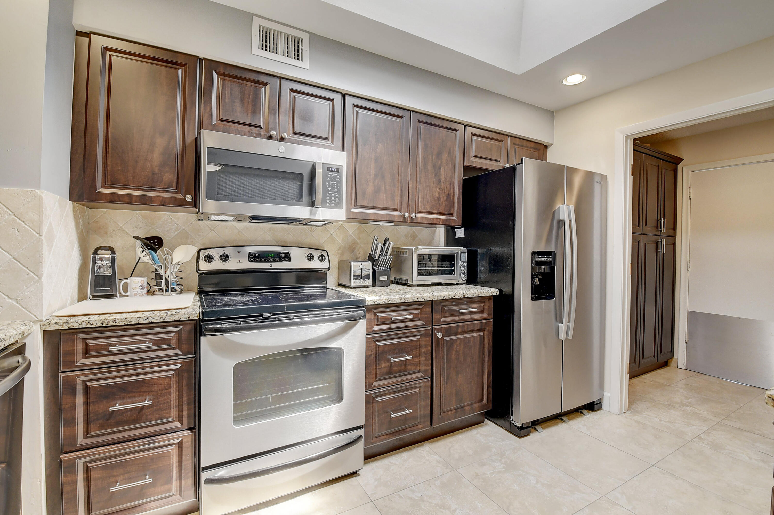 19489 Waters Court, Unit 103 Boca Raton, FL 33434 - Photo 20 of 89 kitchen