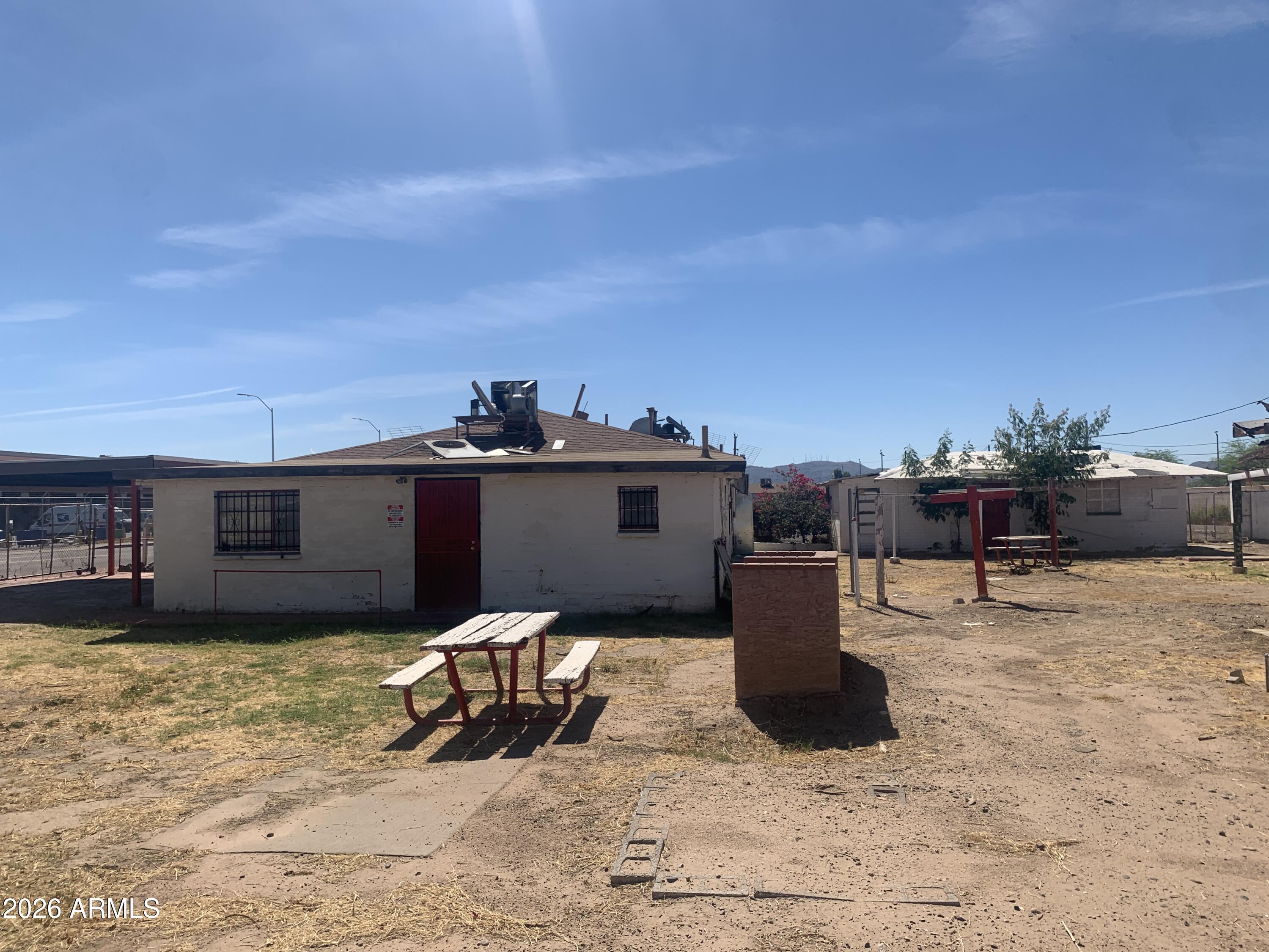 1202 South 14th Street Phoenix, AZ 85034 - Photo 10 of 44 a view of a terrace with a barbeque