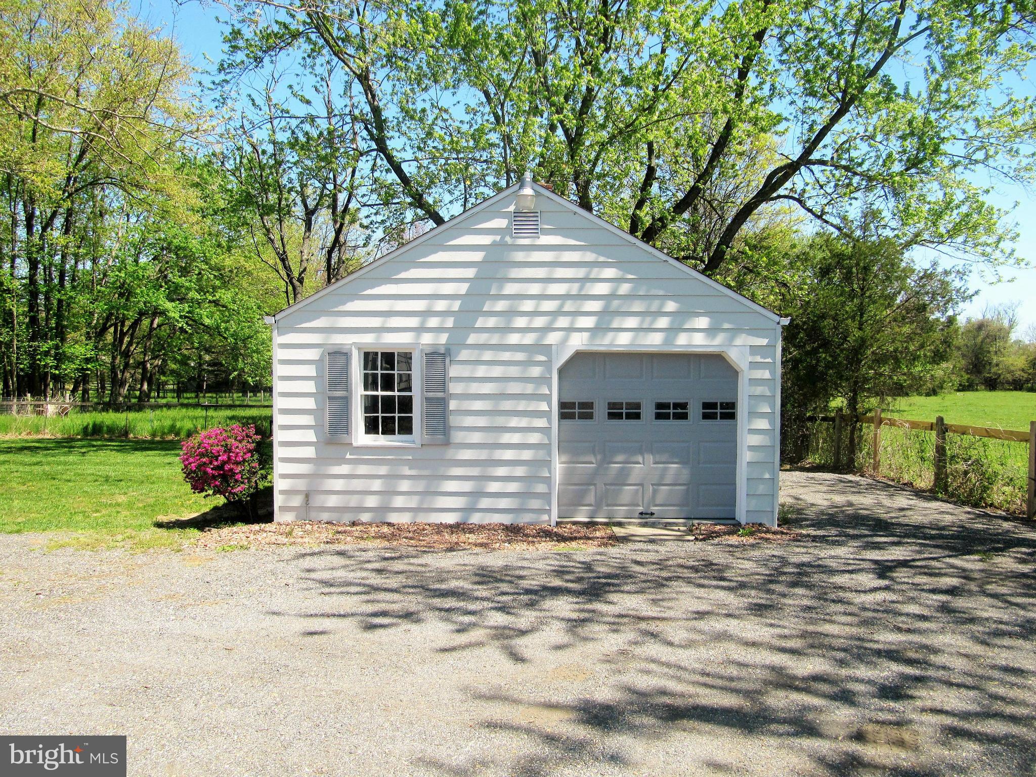 Detached Garage