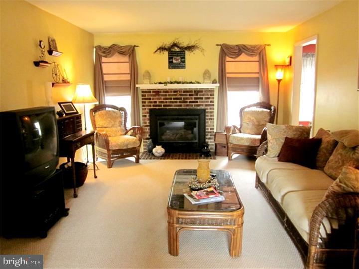 3 Kaylin Corner Chalfont, PA 18914 - Photo 3 of 24 Living Room