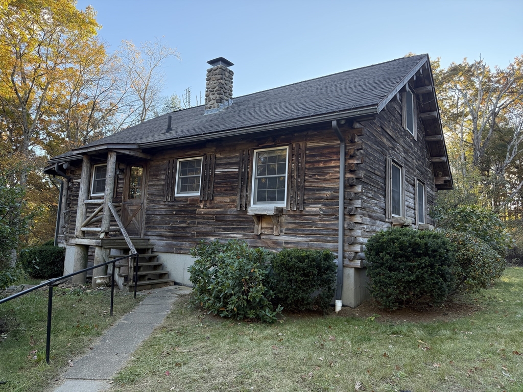 217 Nichols Road Barre, MA 01005 - Photo 2 of 41 a front view of a house with plants