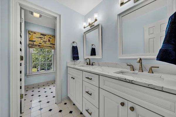 $989,900 | 824 Pendleton Drive, Salem, VA 24153