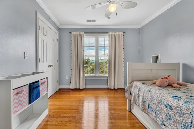 a black and white photo of a living room