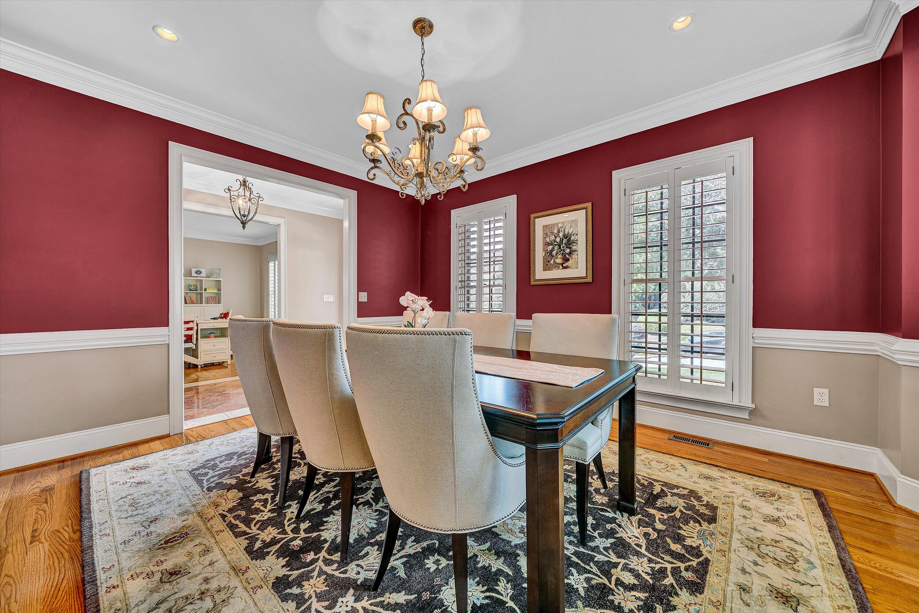 824 Pendleton Drive Salem, VA 24153 - Photo 5 of 78 a dining room with furniture and window