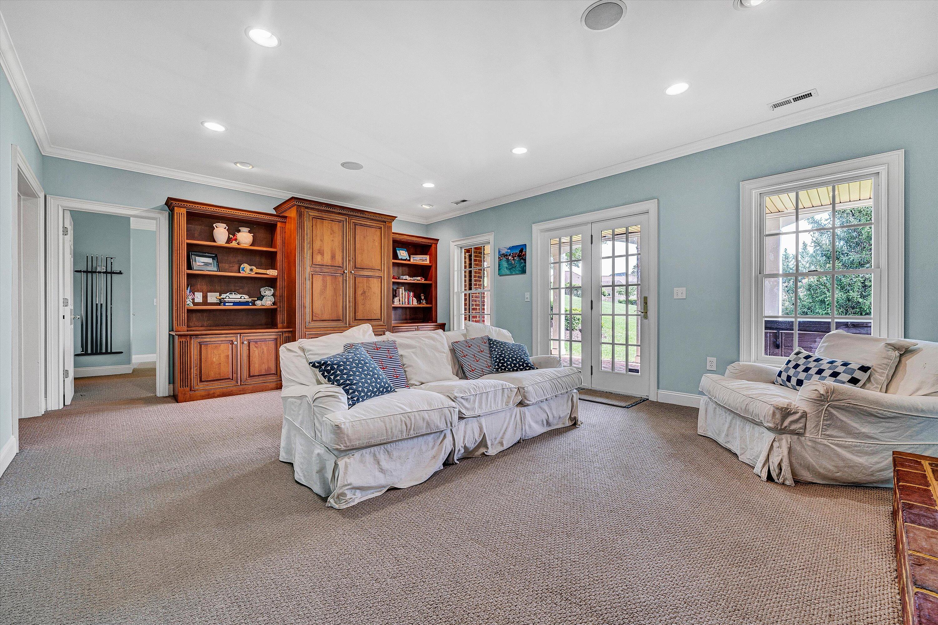 824 Pendleton Drive Salem, VA 24153 - Photo 53 of 78 a living room with furniture and large window