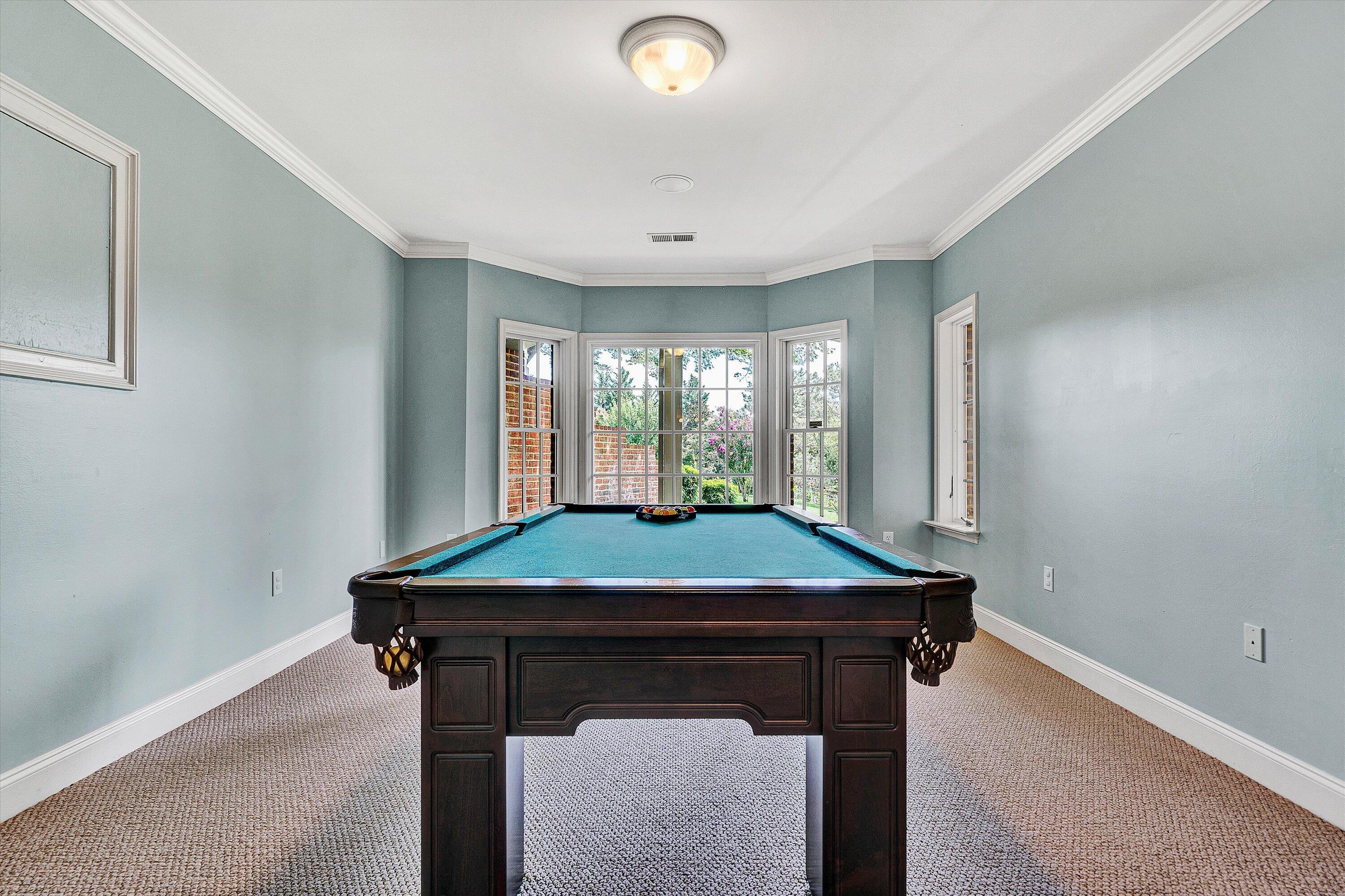 824 Pendleton Drive Salem, VA 24153 - Photo 62 of 78 a room with furniture and window