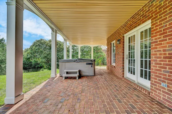 $989,900 | 824 Pendleton Drive, Salem, VA 24153