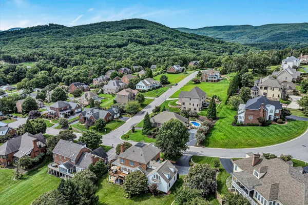 $989,900 | 824 Pendleton Drive, Salem, VA 24153