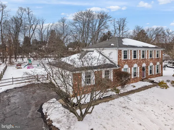 a view of a white house in the snow yard