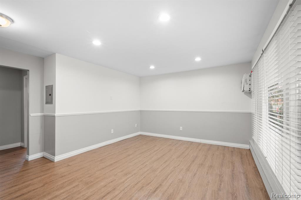 4125 Kent Road Royal Oak, MI 48073 - Photo 4 of 15