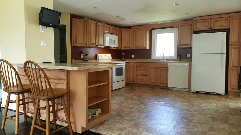 13 Dana Road Oxford, MA 01540 - Photo 3 of 14 Gallery Image 3