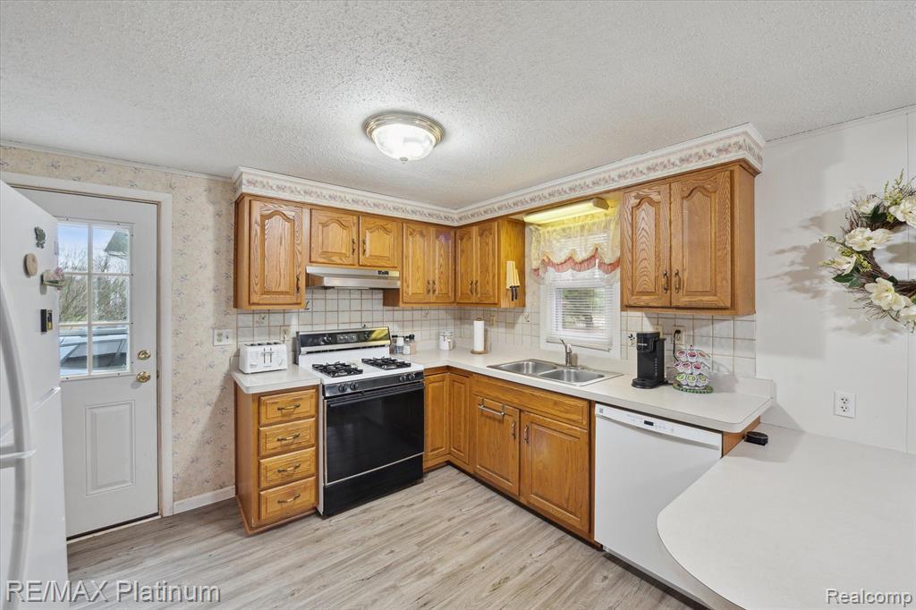 7822 Bishop Road Brighton, MI 48116 - Photo 5 of 25 Gallery Image 5