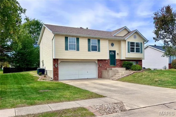 $295,000 | 65 Ashbrooke, Troy, IL 62294