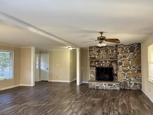 $1,595 | 218 Greenfield Avenue, Tullahoma, TN 37388