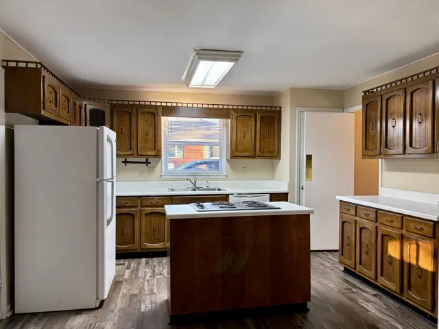 $1,595 | 218 Greenfield Avenue, Tullahoma, TN 37388