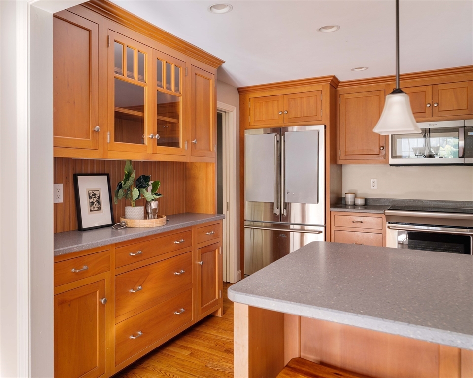 8 Ivanhoe Drive Lynnfield, MA 01940 - Photo 11 of 36