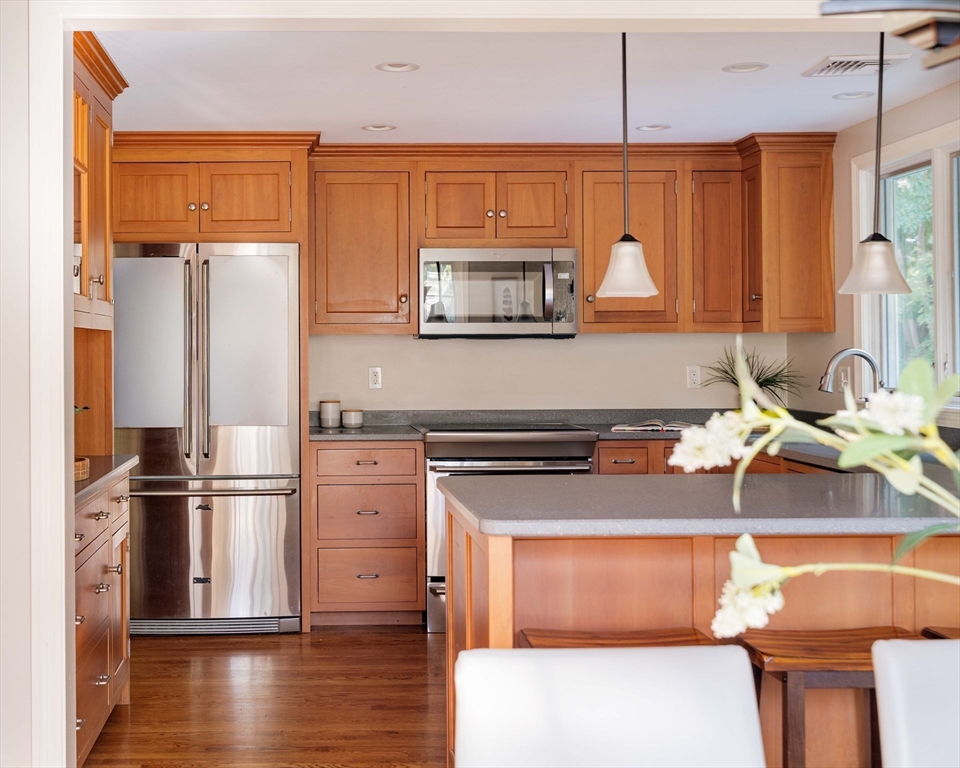 8 Ivanhoe Drive Lynnfield, MA 01940 - Photo 12 of 36