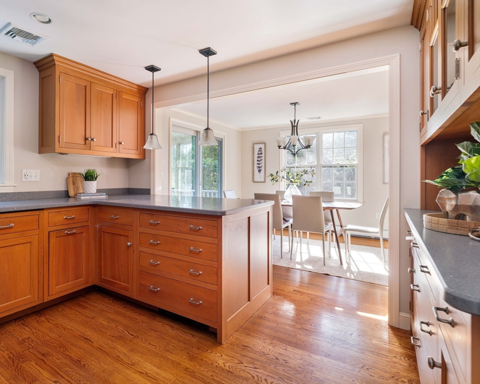 8 Ivanhoe Drive Lynnfield, MA 01940 - Photo 13 of 36