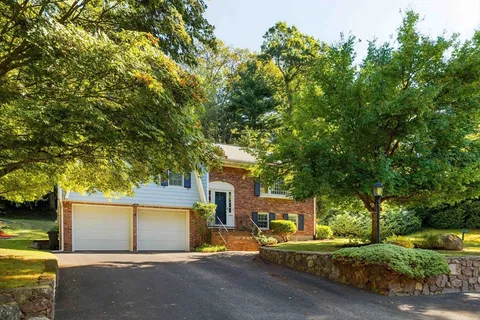 $945,000 | 8 Ivanhoe Drive, Lynnfield, MA 01940