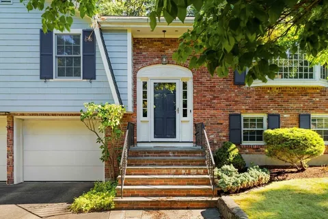 $945,000 | 8 Ivanhoe Drive, Lynnfield, MA 01940